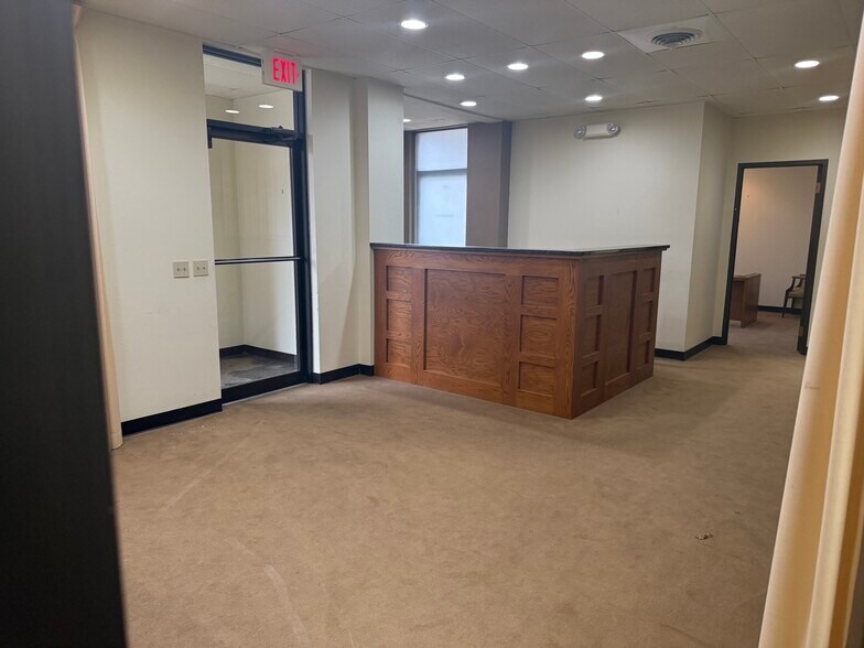 More Photos Of 1214 N Highway 81, Duncan Office For Lease