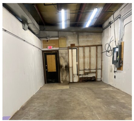More Photos Of 9120 Perry Hwy, Pittsburgh Flex For Lease