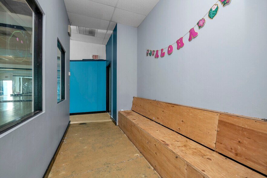 More Photos Of 15 Cr-66, Huntington Station Unknown For Lease