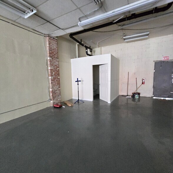 More Photos Of 4740 Whittier Blvd, East Los Angeles General Retail For Lease