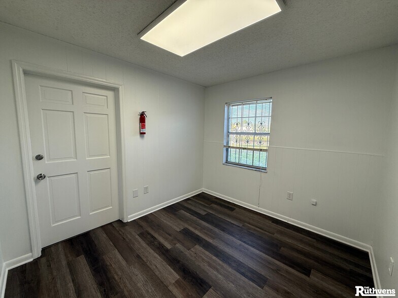 More Photos Of 1517-1523 Commercial Park Dr, Lakeland Medical For Lease