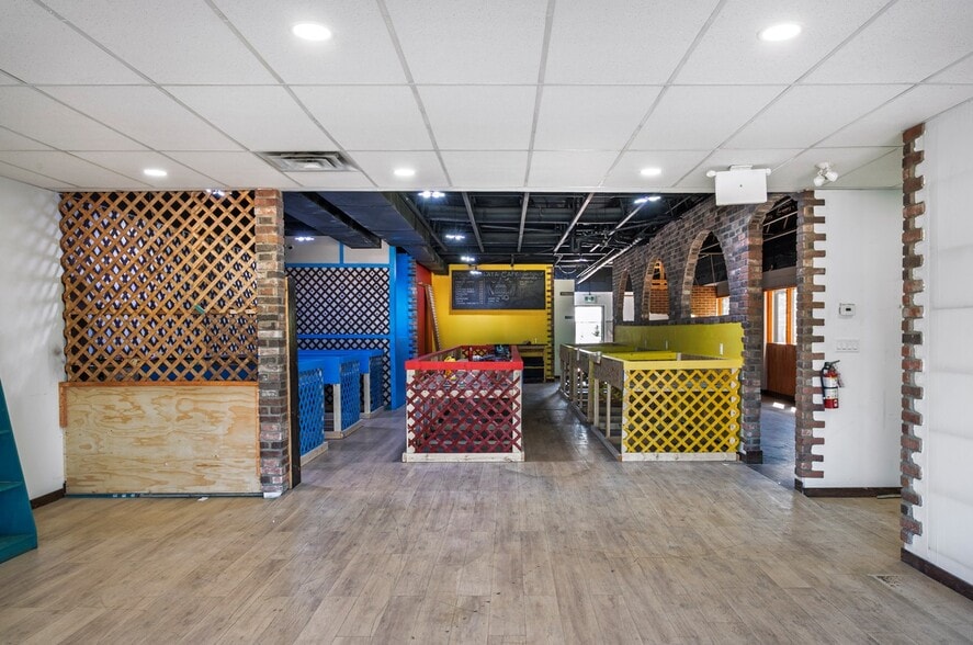 More Photos Of 8408 Elbow Dr SW, Calgary Loft Creative Space For Lease