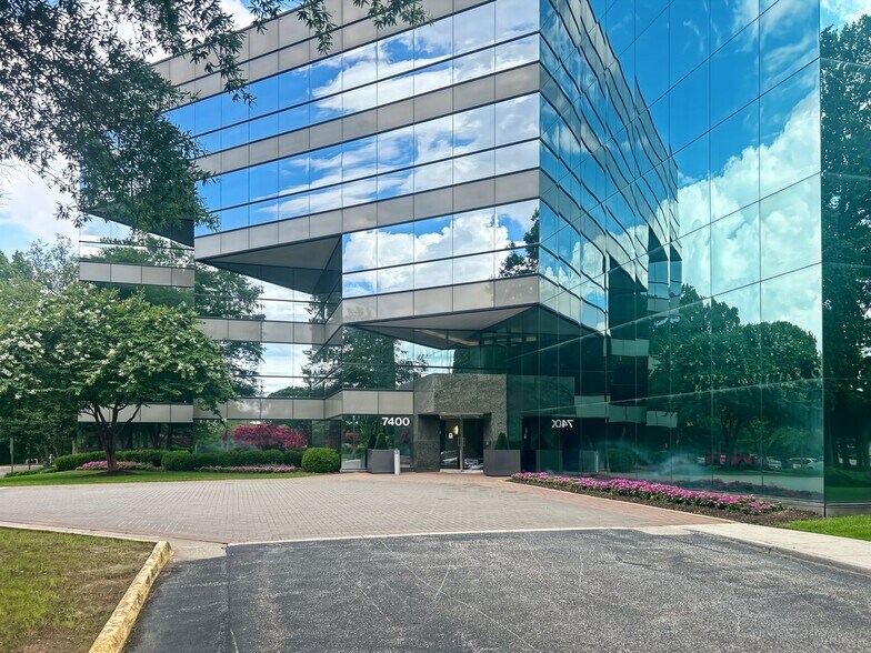 More Photos Of 7400 Beaufont Springs Dr, Richmond Coworking Space