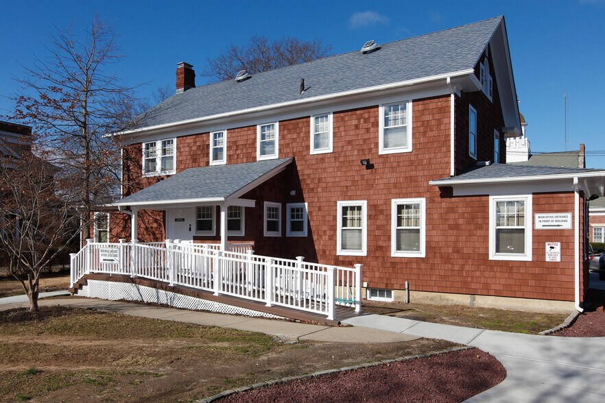 More Photos Of 21 E 2nd St, Riverhead Medical For Lease