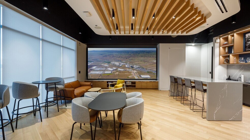 More Photos Of 615 International Pky, Tracy Office For Lease