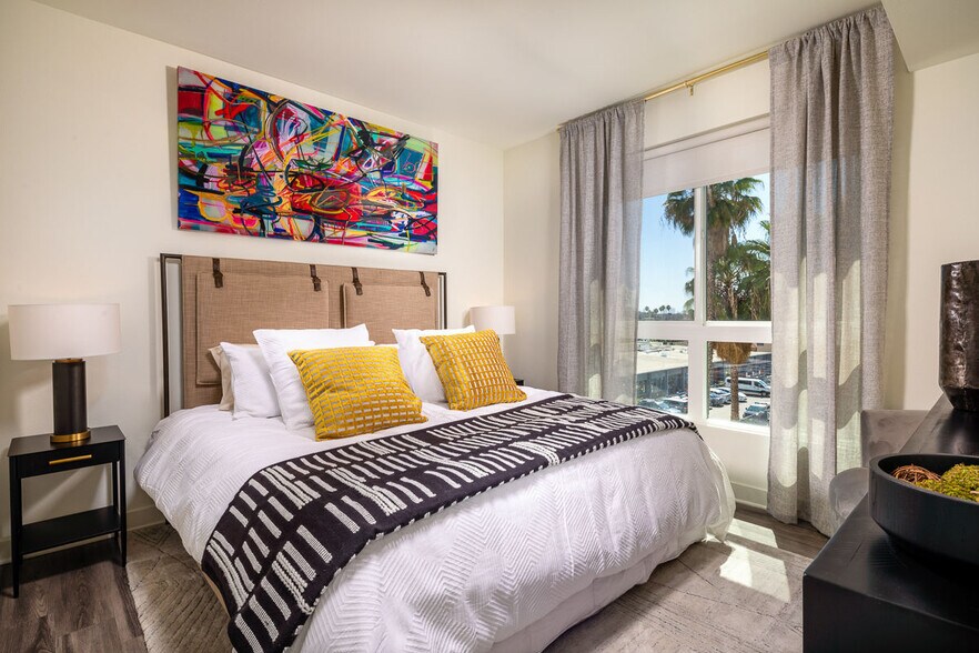 More Photos Of 1331 N Cahuenga Blvd, Los Angeles Apartments For Lease