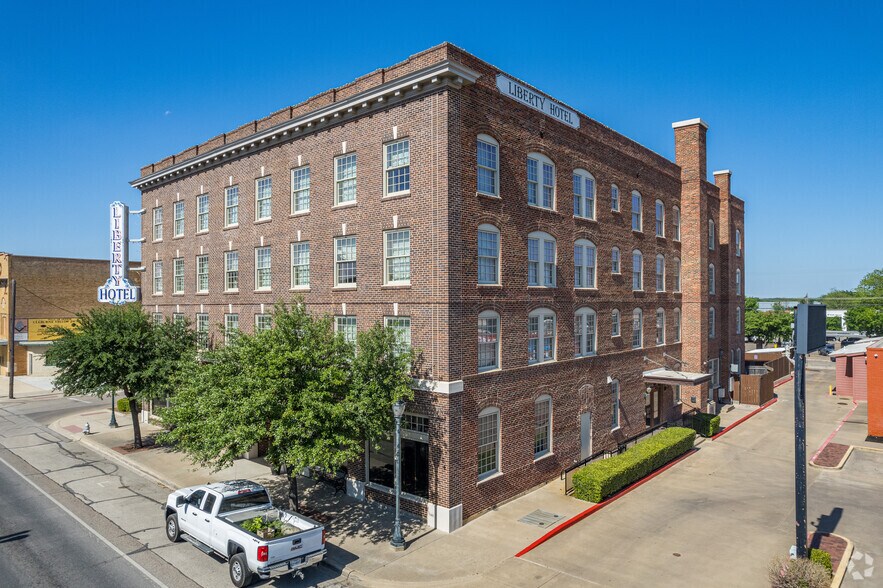 More Photos Of 250 E James St, Cleburne Hotel For Sale