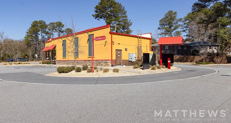 More Photos Of 105 Lite-N-Tie Rd, Gray Restaurant For Sale