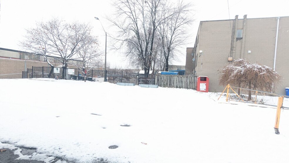 More Photos Of 109 Lotherton Ptway, Toronto Storefront Retail Residential For Lease