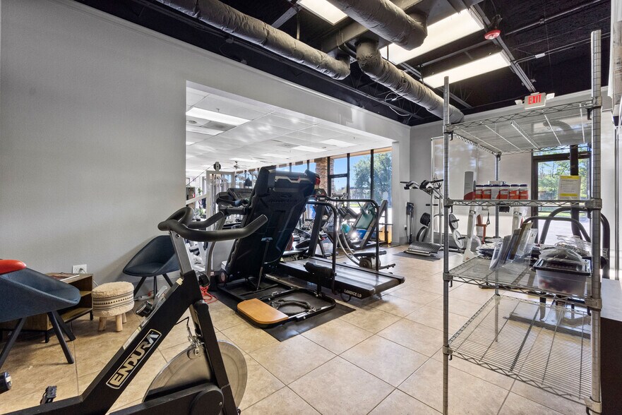 More Photos Of 118 Shenandoah Dr, The Woodlands Freestanding For Sale