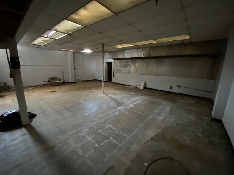 More Photos Of 1825 Locust Ave, Fairmont Restaurant For Sale