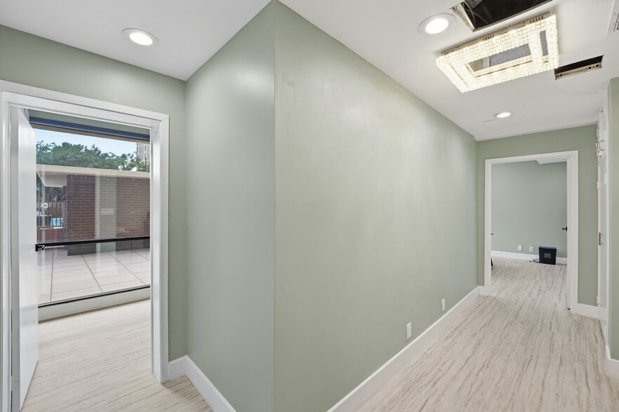 More Photos Of 6800 Fleetwood Rd, McLean Apartments For Sale