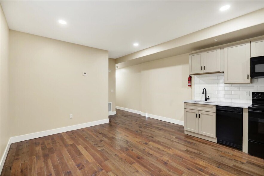 More Photos Of 241 S 5th St, Reading Apartments For Sale
