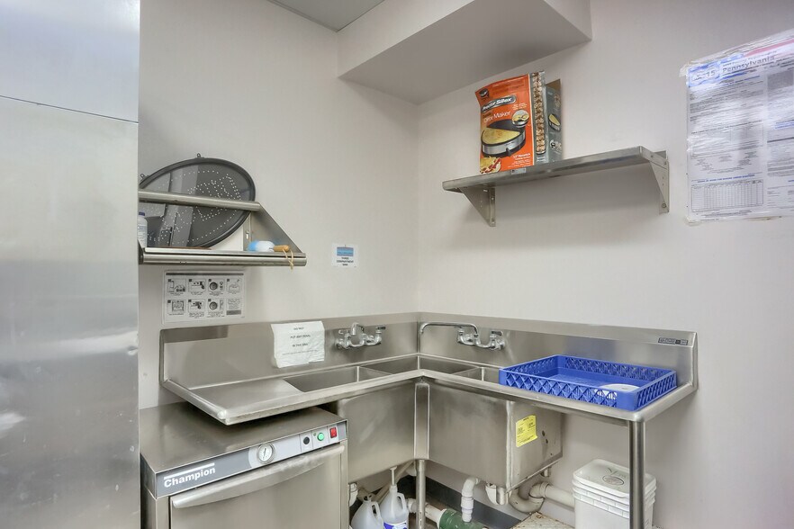 More Photos Of 150 Gamma Dr, Pittsburgh Light Manufacturing For Sale