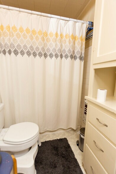 More Photos Of 415 N Main St, Belton General Retail For Sale