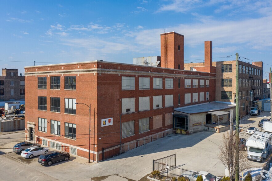 More Photos Of 1400 W 37th St, Chicago Showroom For Sale