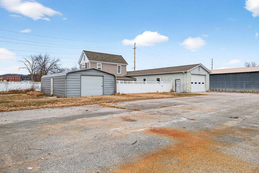 More Photos Of 114-116 E Orleans St, Pacific Office For Sale