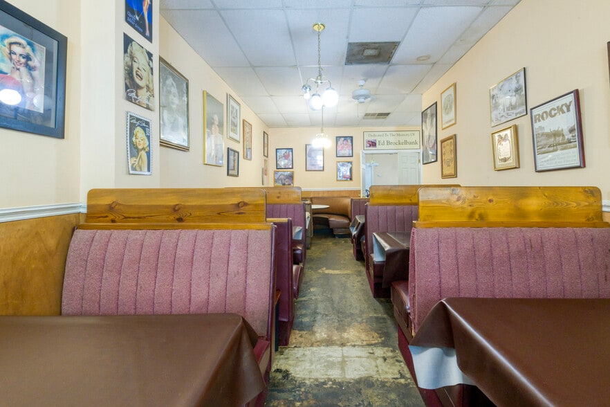 More Photos Of 124 N Townville St, Seneca Storefront For Sale