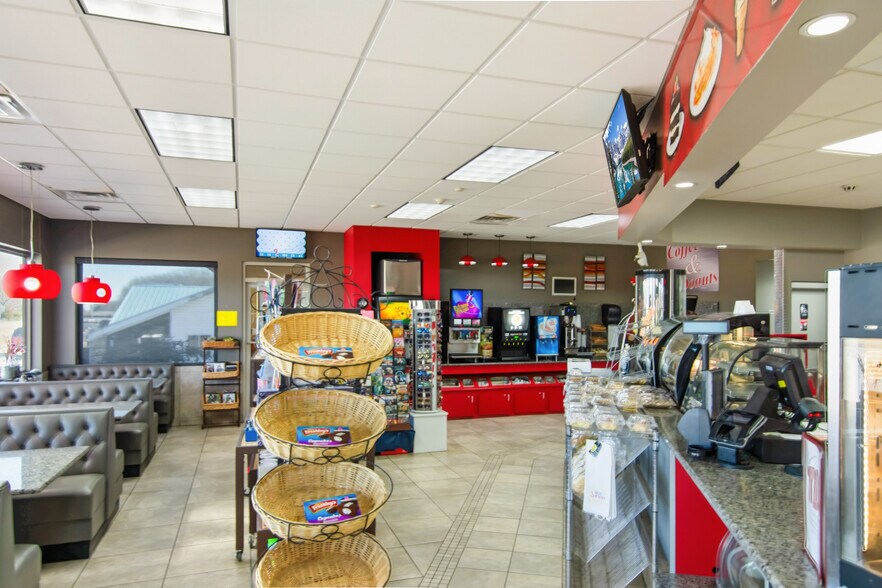 More Photos Of 7 Honey Springs Loop, Brumley Service Station For Sale