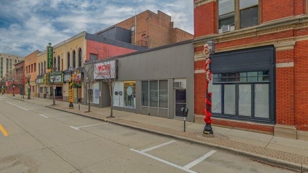 More Photos Of 35 N Walnut St, Mount Clemens Drugstore For Lease