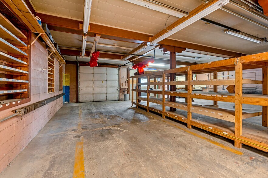 More Photos Of 28 Collins St, Seabrook Flex For Sale