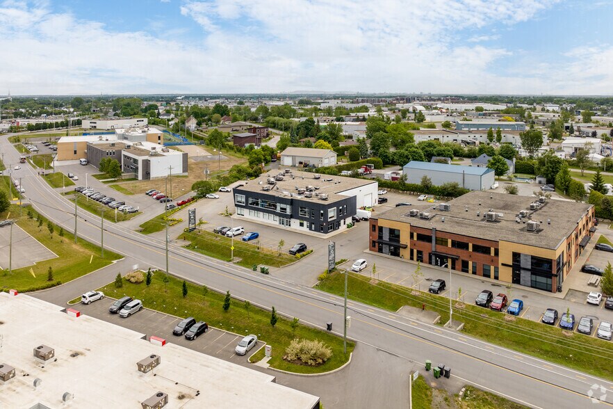 More Photos Of 4825-4915 Rue Ambroise-Lafortune, Boisbriand Flex For Sale