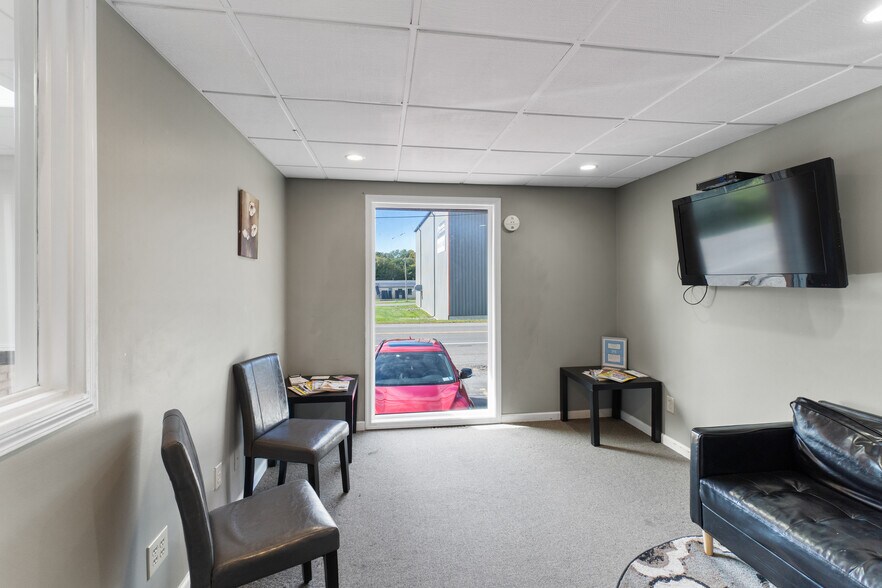 More Photos Of 151 N 2nd St, Fulton Office For Lease