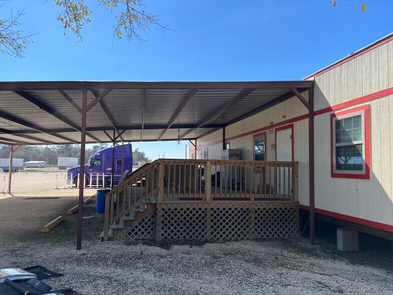 More Photos Of 20218 Crosby Fwy, Crosby Flex For Lease