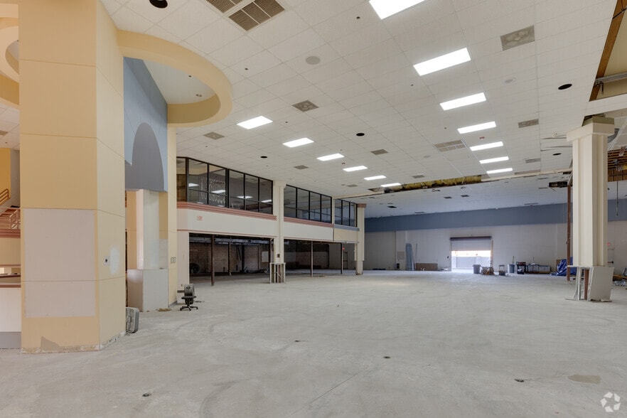 More Photos Of 925-2034 S Gilbert Rd, Mesa Unknown For Lease