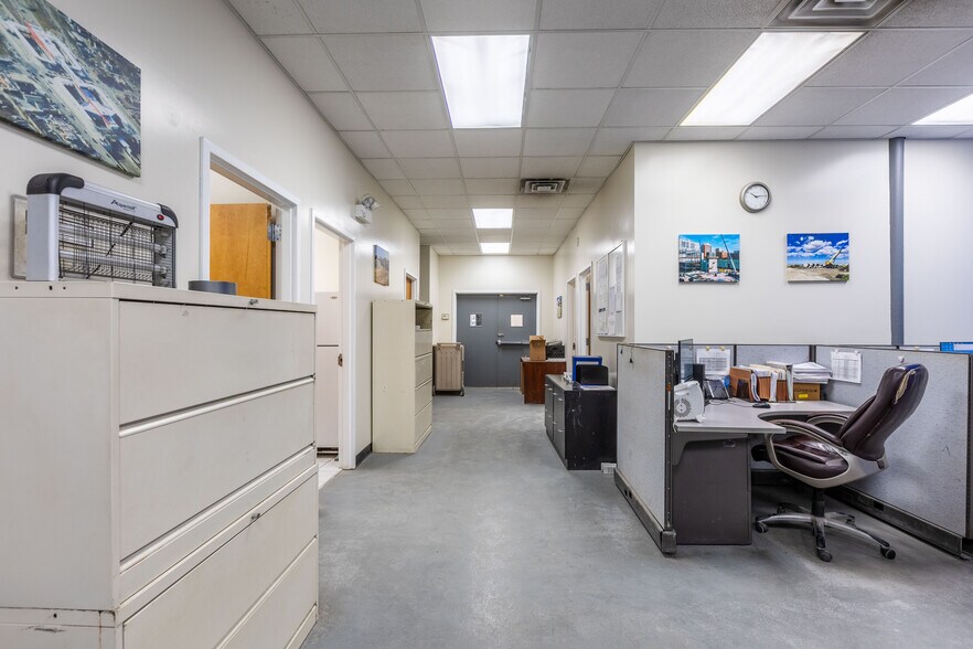 More Photos Of 2945 W Harrison St, Chicago Office For Sale