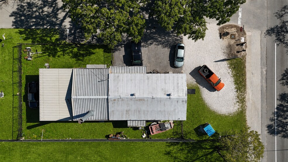 More Photos Of 10 Barry Ave, Mascotte Auto Repair For Sale