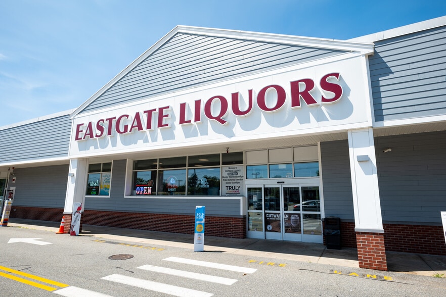 More Photos Of 18-20 Main St, North Reading Storefront For Lease