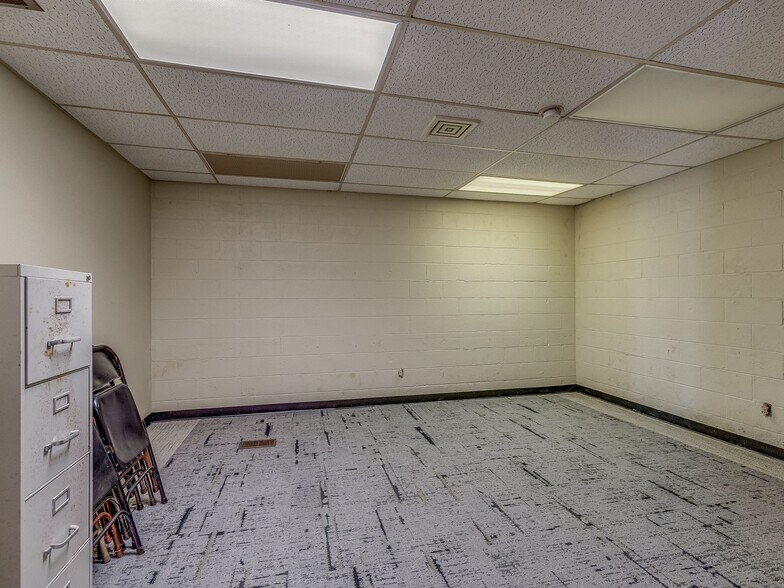 More Photos Of 111 N 4th St, Seminole Office For Sale