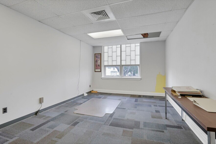 More Photos Of 300 E Auburn Ave, Springfield Office For Sale