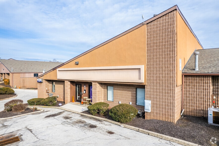 More Photos Of 835-845 Sussex Blvd, Broomall Light Distribution For Lease