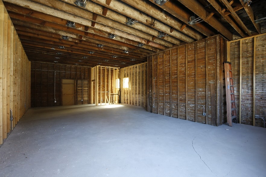 More Photos Of 5427 W 25th St, Cicero Contractor Storage Yard For Lease