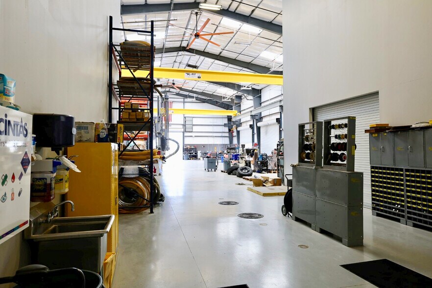 More Photos Of 16445 N Interstate 35, Pflugerville Warehouse For Sale