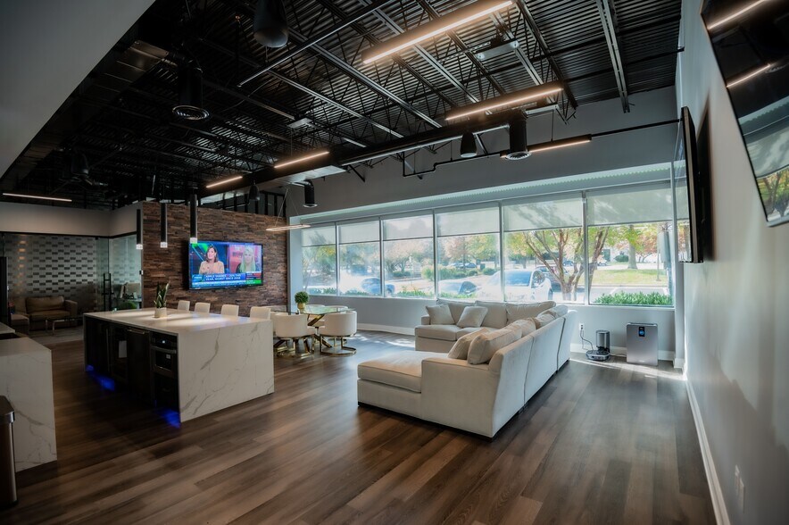 More Photos Of 4100 Lafayette Center Dr, Chantilly Industrial For Sale