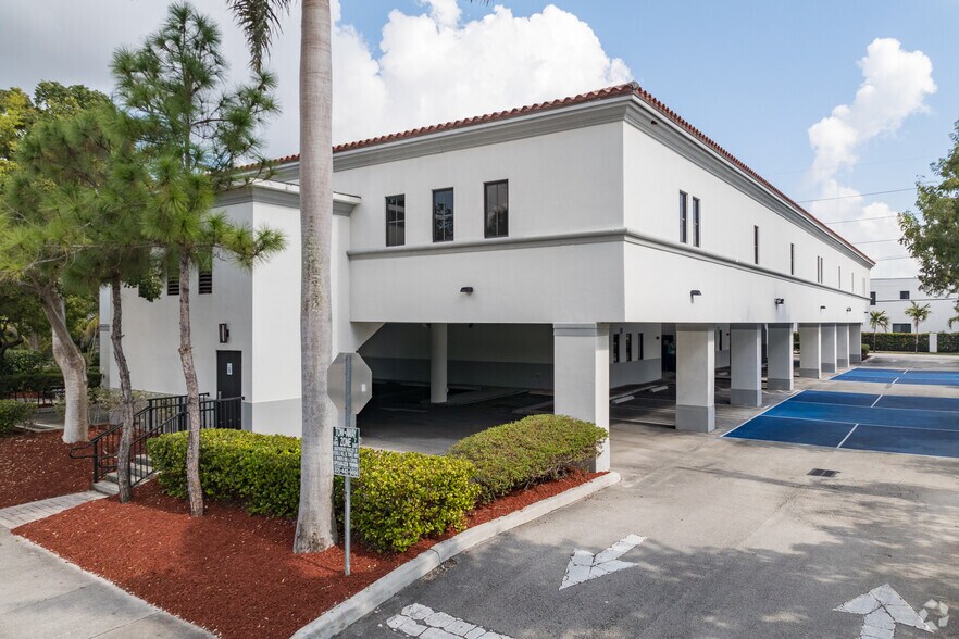More Photos Of 6900 SW 80th St, Miami Medical For Sale