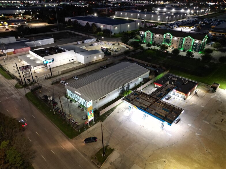 More Photos Of 14902 N Fwy Service Rd, Houston Freestanding For Sale