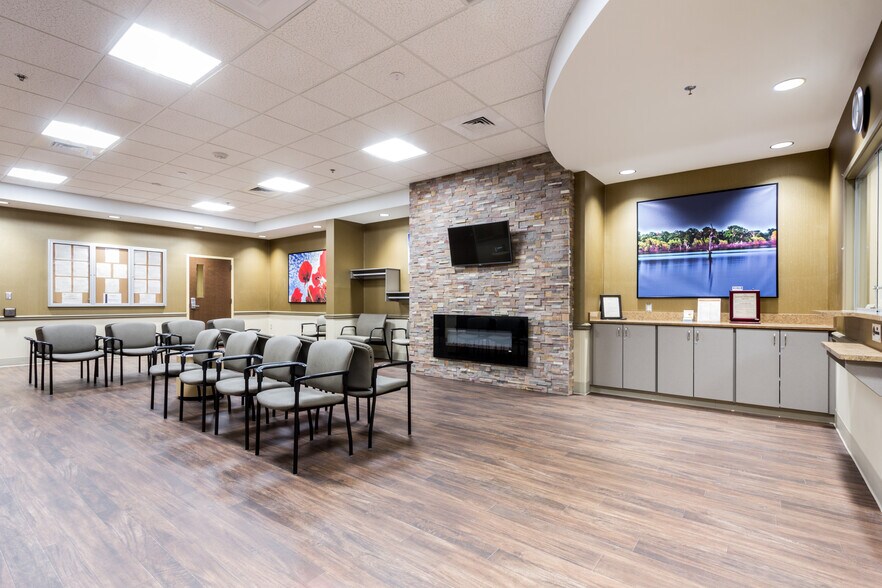 More Photos Of 1950 NE Green Oaks Blvd, Arlington Office For Lease
