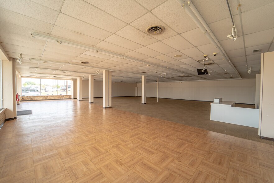 More Photos Of 703 E Rio Grande St, Victoria Storefront Retail Office For Sale