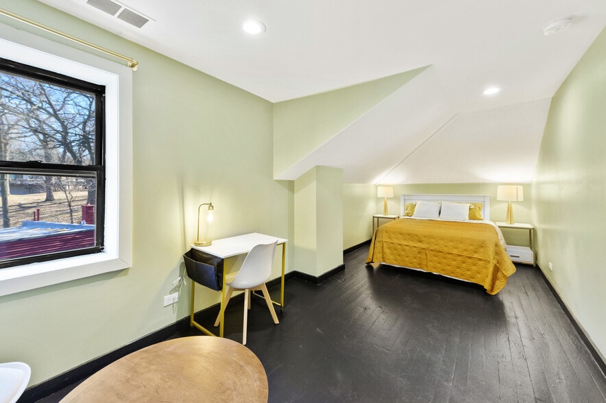 More Photos Of 115 Nippersink Blvd, Fox Lake Hospitality For Sale