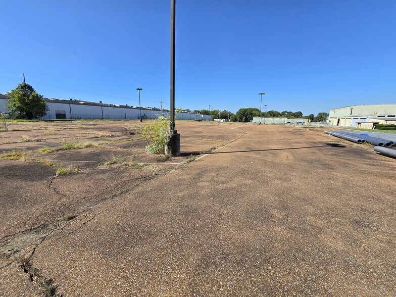 More Photos Of 2785 McCracken Rd, Hernando Manufacturing For Sale