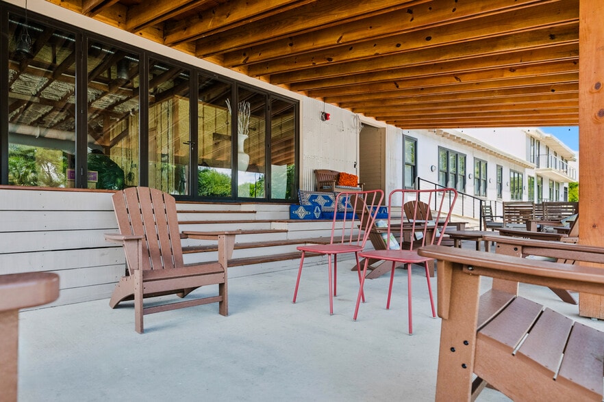 More Photos Of 301 S Toulme St, Bay Saint Louis Warehouse For Lease