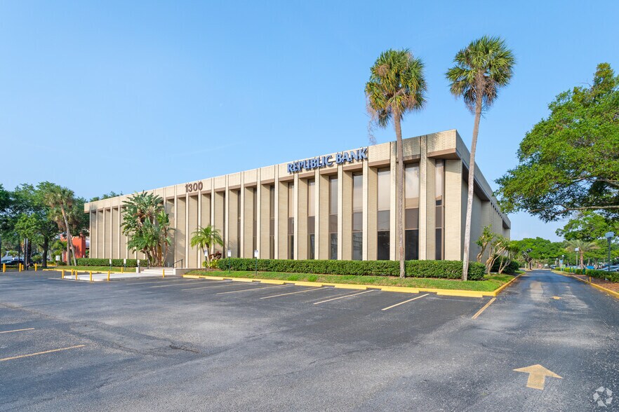 More Photos Of 1300 N Westshore Blvd, Tampa Office For Sale