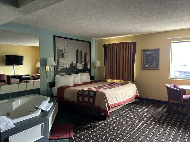 More Photos Of 299 Adena Dr, Newcomerstown Hotel For Sale