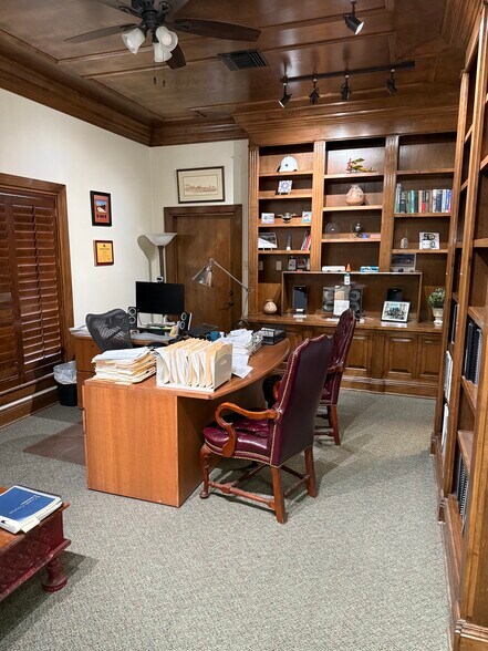 More Photos Of 404 Executive Center Blvd, El Paso Medical For Lease