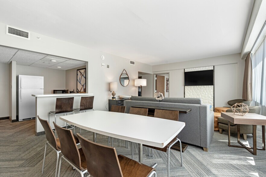 More Photos Of 101 E Adams St, Springfield Hotel For Sale