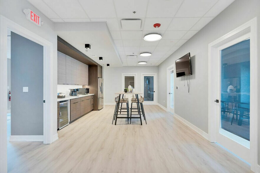 More Photos Of 600 Enterprise Dr, Oak Brook Medical For Lease